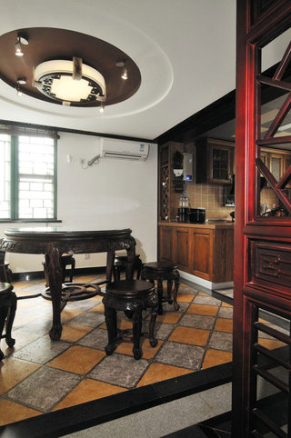 现代中式混搭餐厅圆形吊顶图片