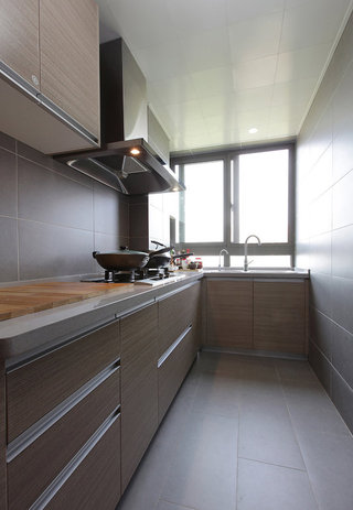 现代简约装修风格厨房窗户设计图