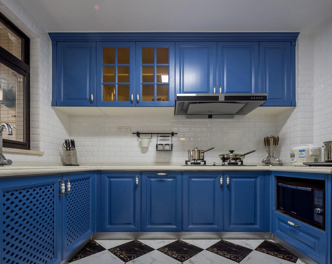 经典复古欧式风厨房蓝色橱柜装饰效果图