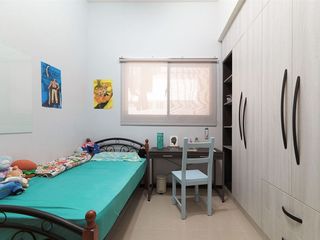 现代简约二居小户型儿童房设计装修图