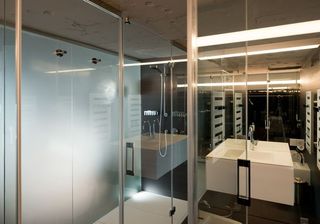 现代卫生间装饰镜面隐形门设计
