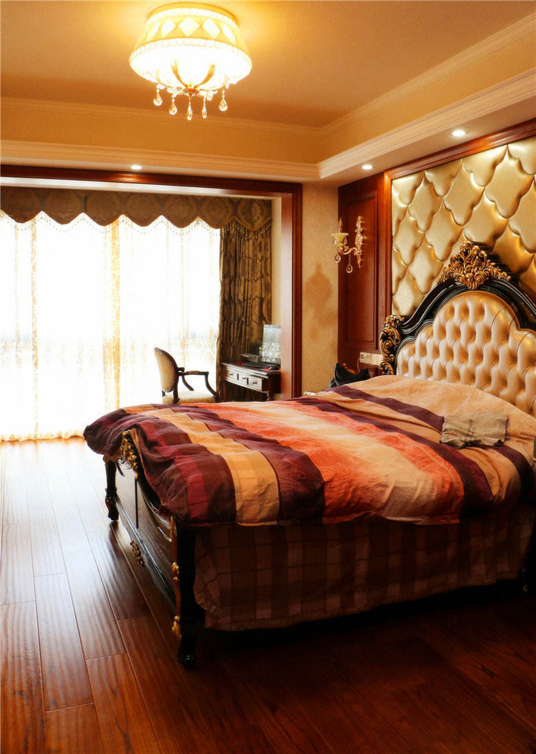 温馨复古欧式新古典卧室装饰效果图