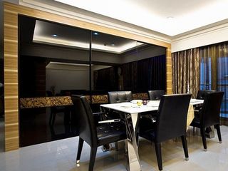 时尚现代混搭公寓餐厅黑色玻璃背景墙效果图