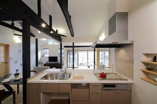现代简约工业风格厨房个性吊顶设计