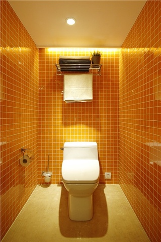 温馨简约卫生间橙色马赛克墙砖效果图