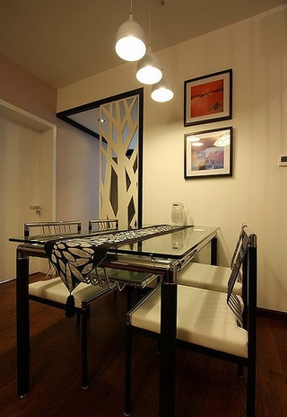 简约现代时尚餐厅玻璃铝合金餐桌椅组合装饰图