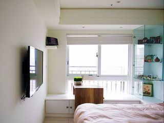 现代简约风公寓卧室飘窗设计