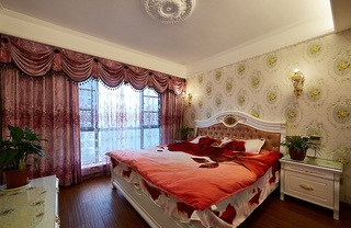 浪漫欧式装修风格卧室窗帘装饰图