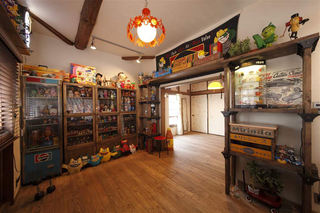 复古日式风格儿童房动漫展示柜效果图