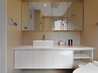 清新现代卫生间浴室镜装饰效果图