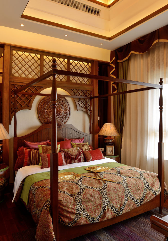 东南亚风格卧室四柱床装饰效果图