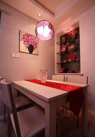 红色精美现代风格三居婚房餐厅装饰效果图