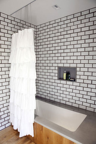 简约北欧风格卫生间浴室窗帘隔断装饰图