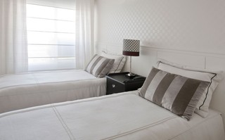白色简约北欧双人房卧室效果图