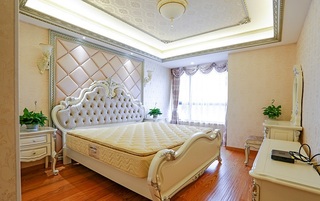 浪漫优雅简欧卧室金黄色床垫搭配效果图