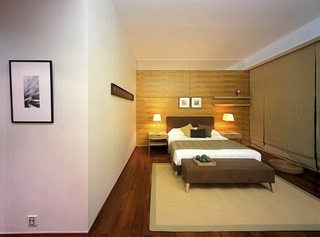 宜家简约设计风格卧室原木背景墙设计