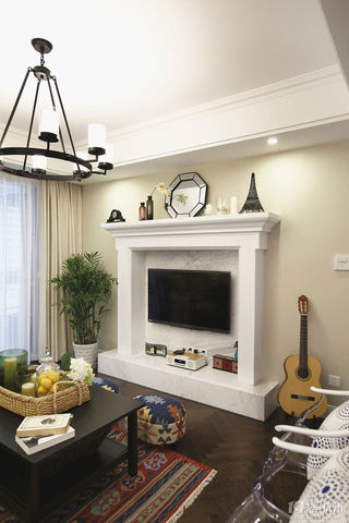 90平古朴悠闲美式风格二居客厅电视背景墙设计图
