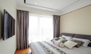 低调雅致现代风格卧室窗帘装饰效果图