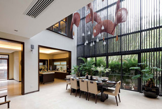 自然风新中式别墅客厅铁艺背景隔断设计