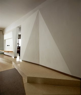 现代个性立体感三角形墙面设计
