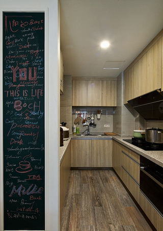 北欧风格U型厨房实木橱柜装饰图