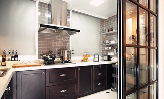 古典美式风格厨房玻璃推拉门装饰效果图