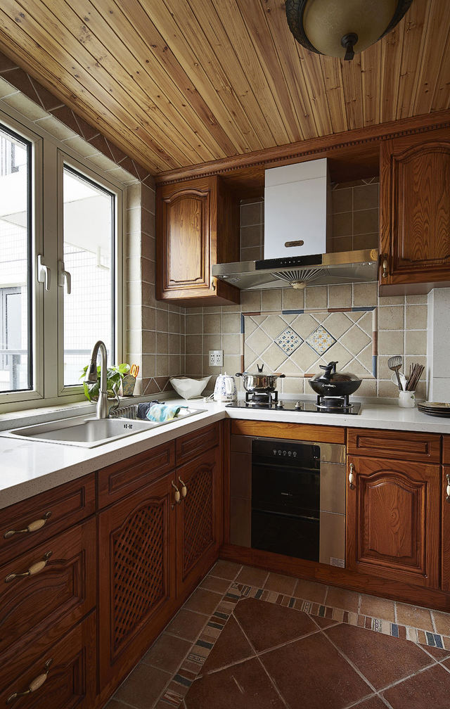 休闲复古美式设计厨房实木橱柜欣赏 实木橱柜休闲风格复古风格