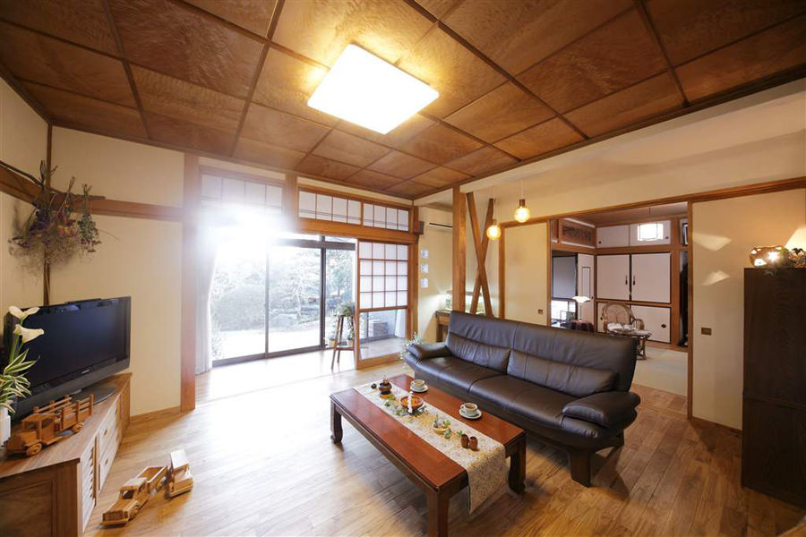 原木色日式风格二居室内装饰图
