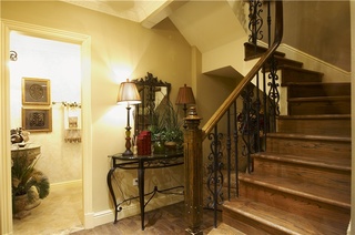 复古欧式家装旋转实木楼梯设计