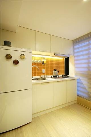 现代简约设计厨房米色橱柜效果图