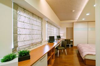 色彩明亮简约中式风格卧室办公区设计图