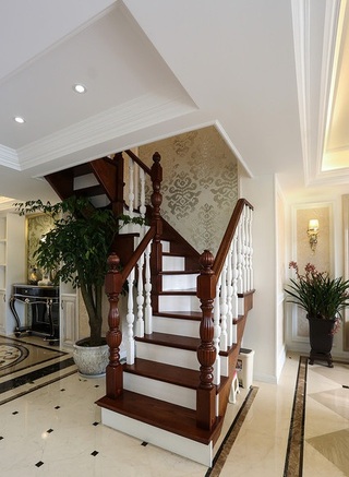 古典奢华欧式风格复式实木楼梯设计装修图