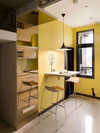 简易现代风格小复式餐厅黄色背景墙装饰效果图