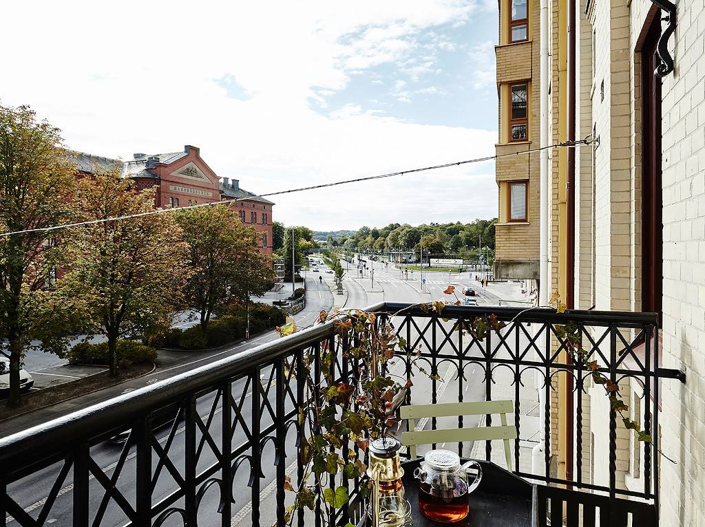 摩登北欧风格铁艺栏杆景观阳台设计图
