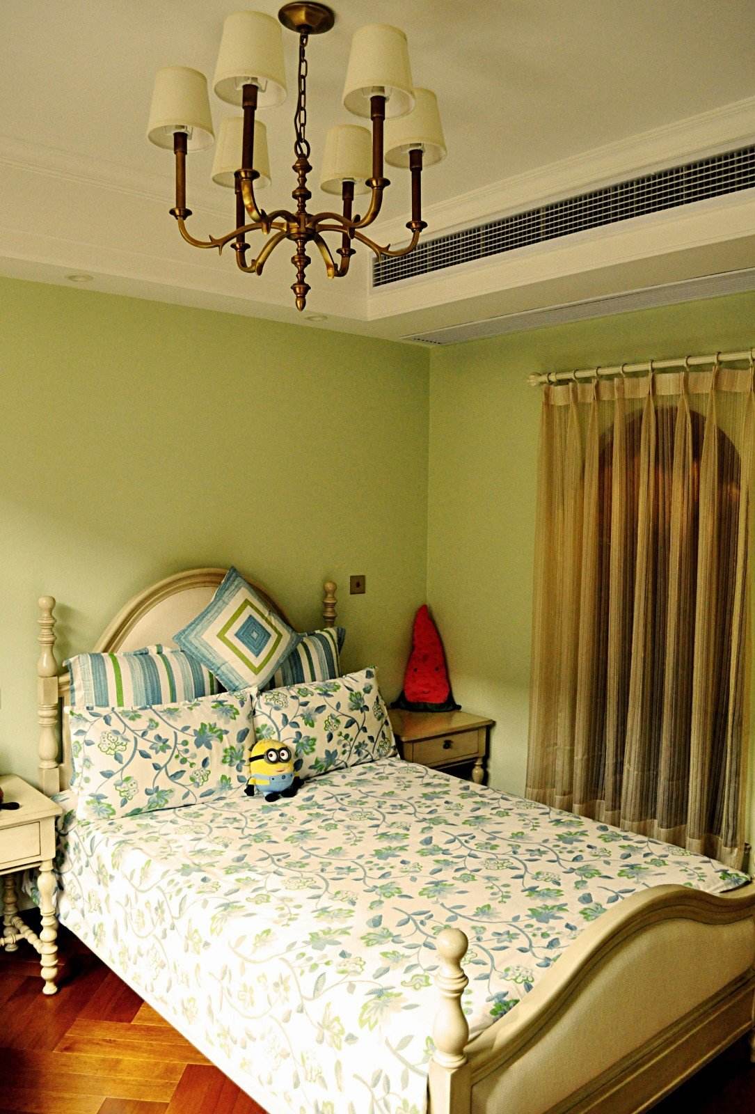 绿色清新美式儿童房床上用品装饰图