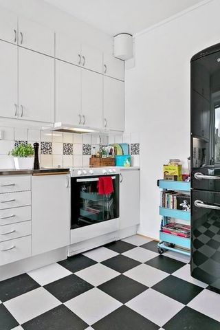 超炫现代小户型公寓厨房黑白地砖效果图