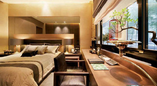 低奢温馨中式卧室多功能飘窗台面设计图