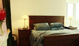 古典现代小户型卧室家具装饰图