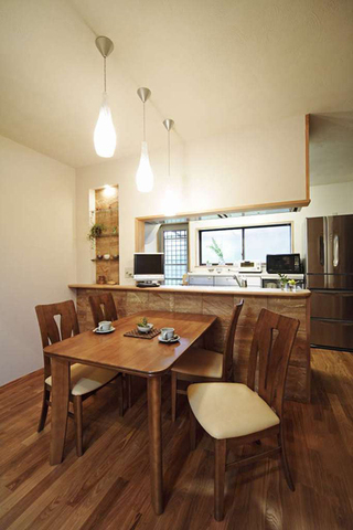 简约日式设计风格家庭装修原木餐厅