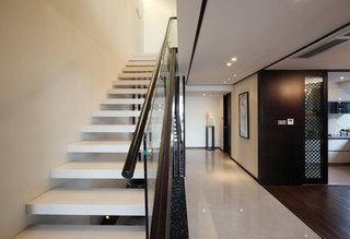 现代摩登新中式风格复式楼梯设计装修欣赏图