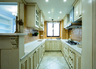 欧式U型厨房整体橱柜设计装修效果图