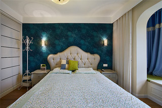 浪漫地中海混搭美式卧室蓝色背景墙设计