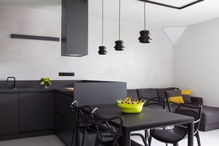 简约黑白设计厨房餐厅一体装修效果图
