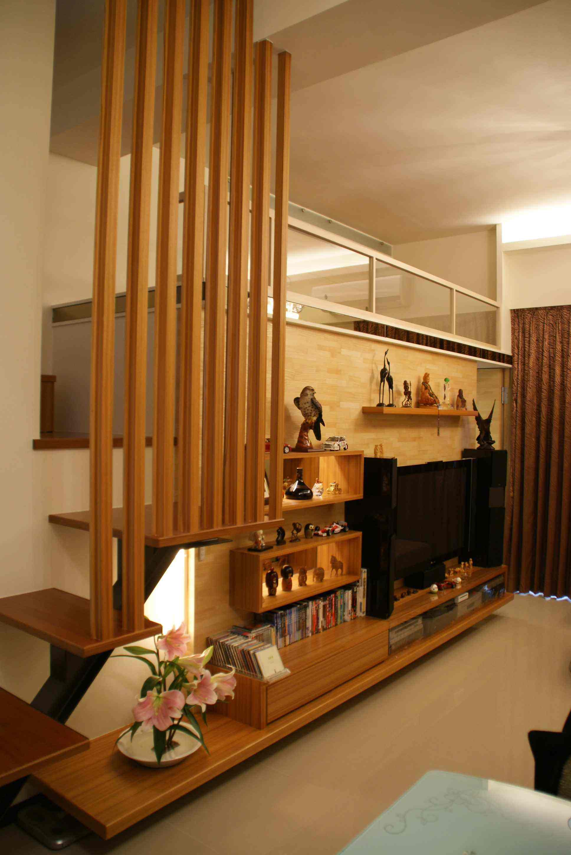 实木现代简约复式跃层楼梯背景墙隔断设计
