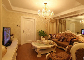 温馨简欧风格客厅沙发镜面背景墙设计
