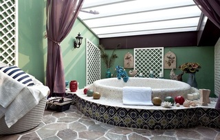 唯美精致美式新古典卫生间特色浴池效果图