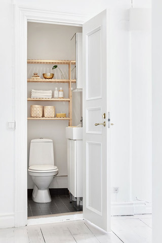 简约创意北欧纯白卫生间简易置物架设计