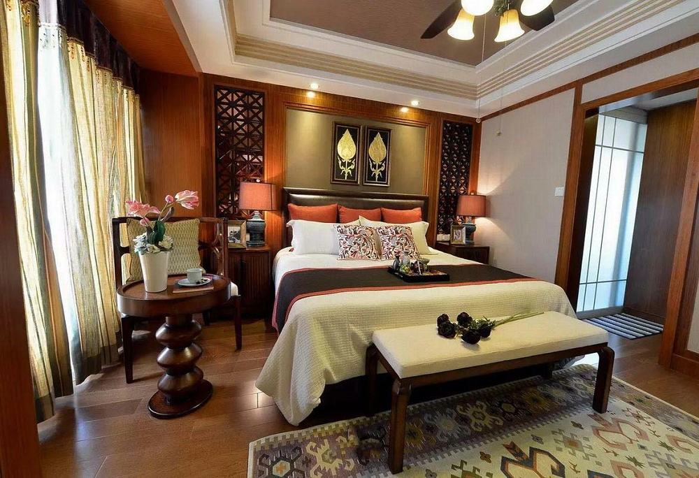 禅意东南亚设计风格别墅主卧室床头背景墙装饰图