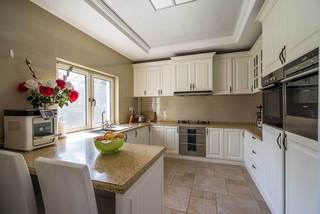 40平超大宽敞美式别墅厨房石英石台面装修效果图