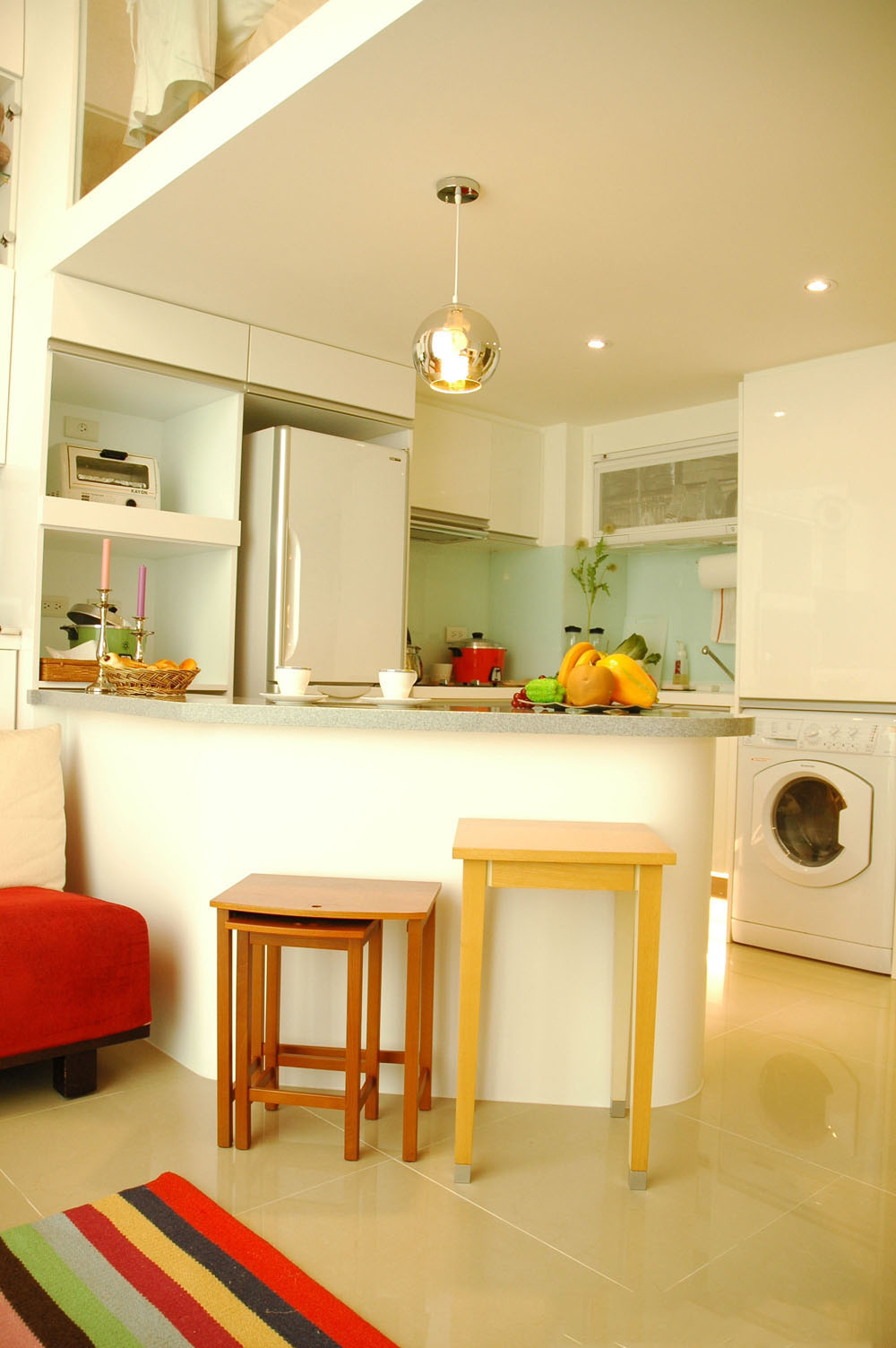 温馨简约时尚小户型复式厨房吧台设计效果图